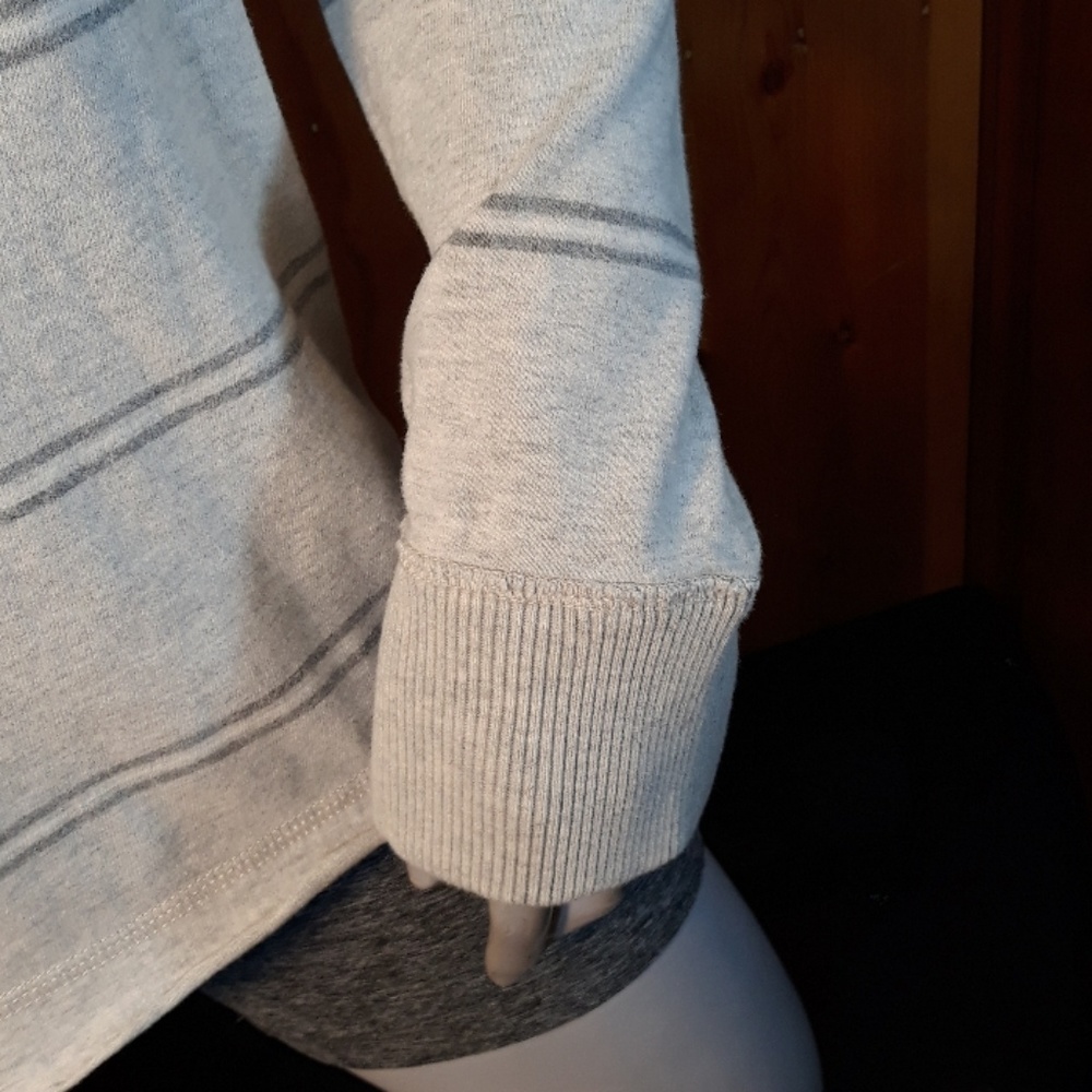 Hollister Top - Picture 3 of 5